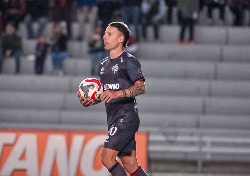 El uruguayo peruano podría volver a vestir la camiseta de Alianza Lima. Créditos: @pablolavandeira.