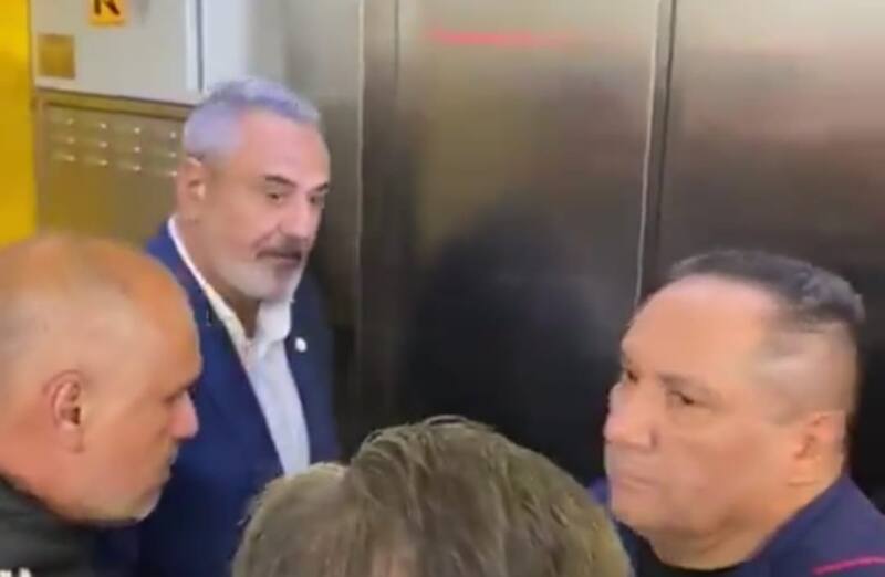 no quiso dar la cara ante la prensa.