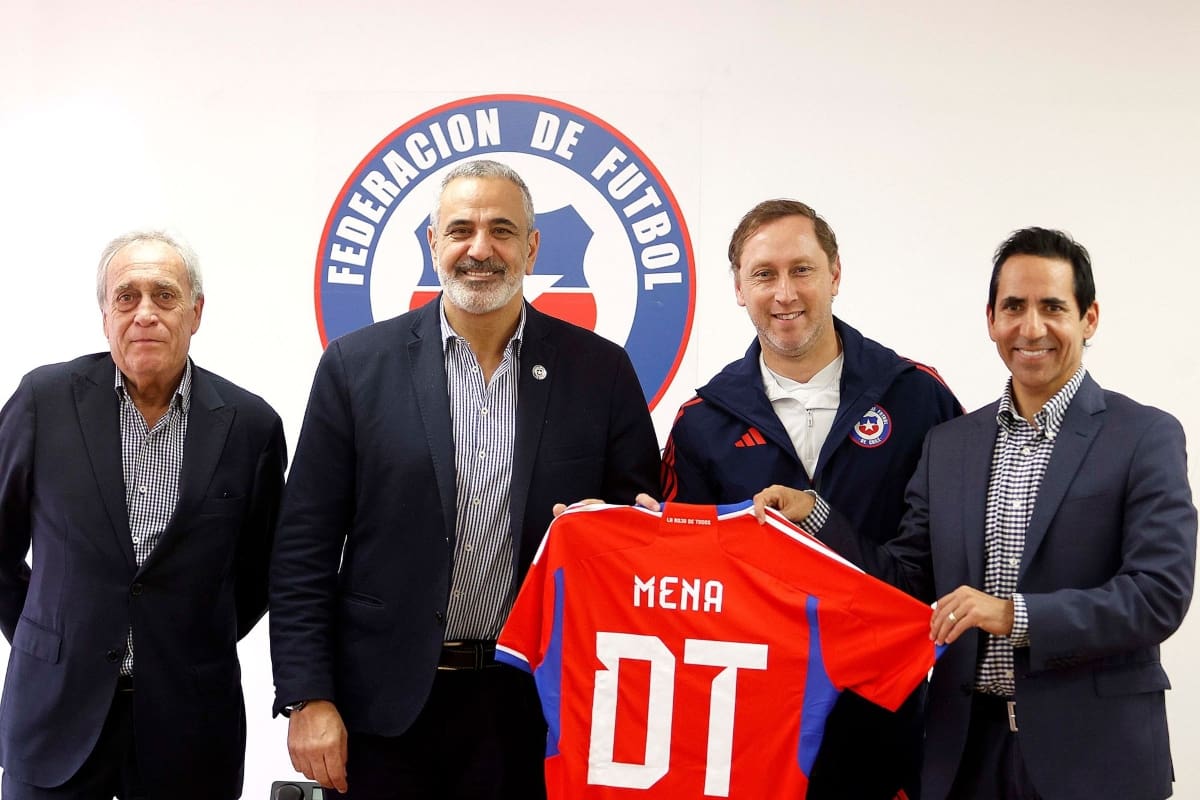 y Luis Mena en presentación de DT de La Roja.