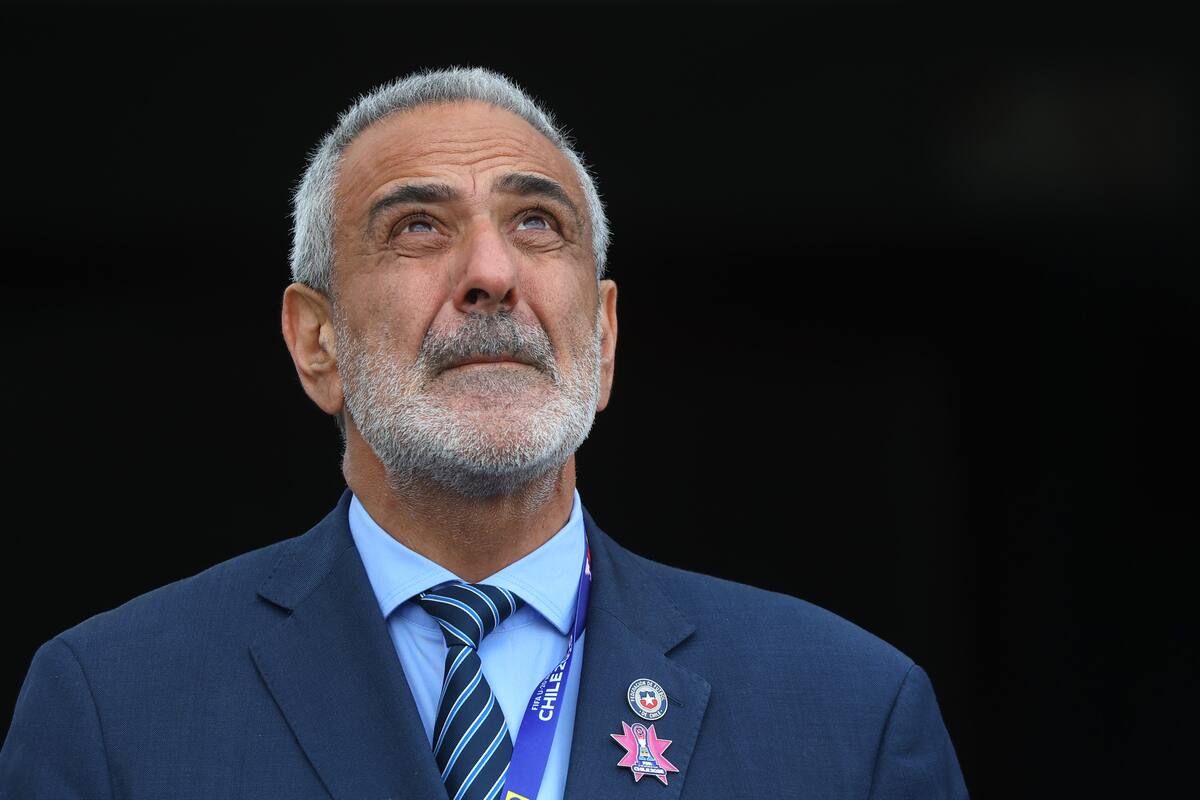 dejó el Estadio Elías Figueroa Brander sin hablar con los medios de comunicación. Foto: Agencia Aton