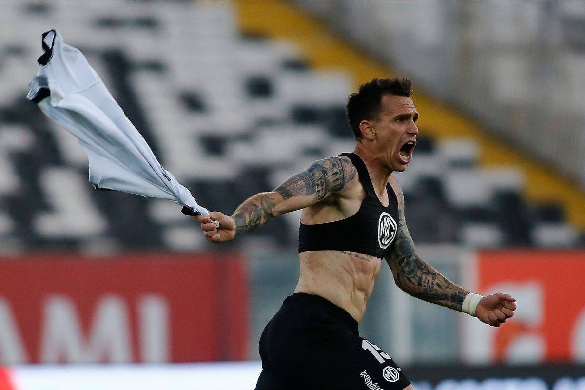 El argentino tuvo un recordado paso por Colo Colo, en un periodo muy complicado para Chile. Fotos: Agencia Aton.