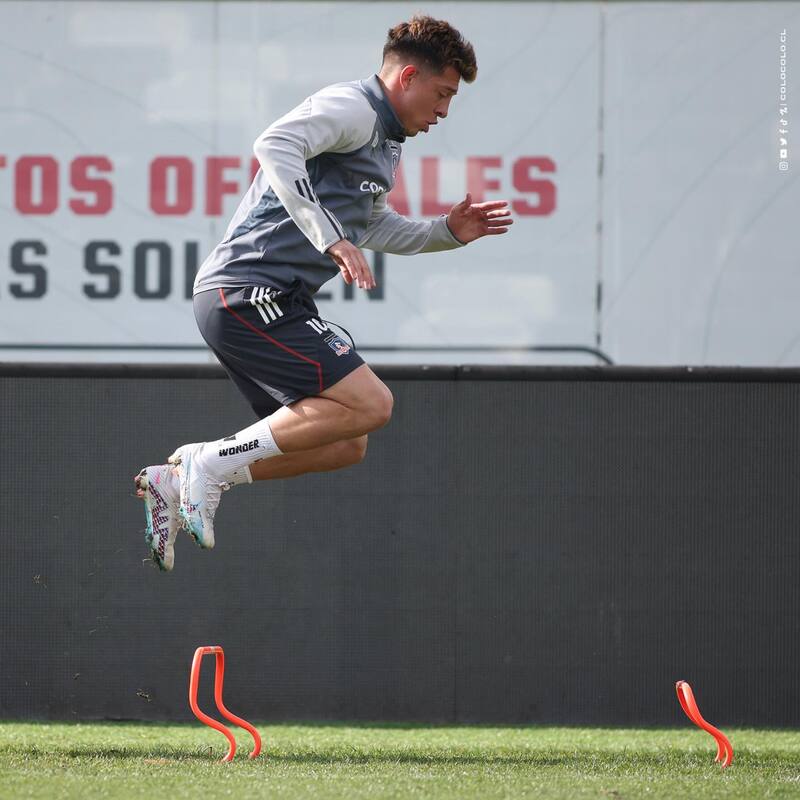Pablo Parra entrenando por Colo Colo en el estadio Monumental (Foto: Colo Colo)