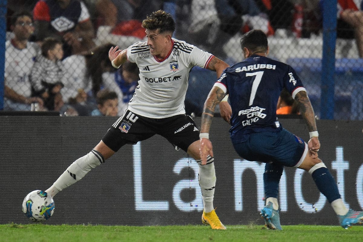 Pablo Parra con la camiseta de Colo Colo.