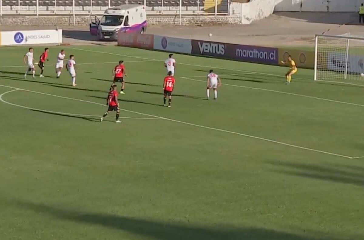 ¡Se pasó! El golazo de Pablo Parra en la victoria de Palestino sobre Unión Española