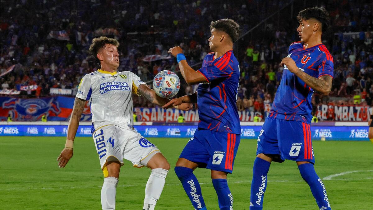 VIDEO | El VAR no intervino: la polémica mano de Pablo Parra que hizo que toda la U exigiera penal