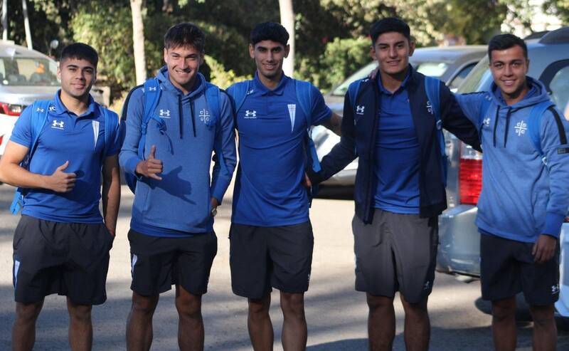Pablo Pinto (al centro de la foto) deberá volver a la UC tras conseguir el ascenso con Deportes Limache.