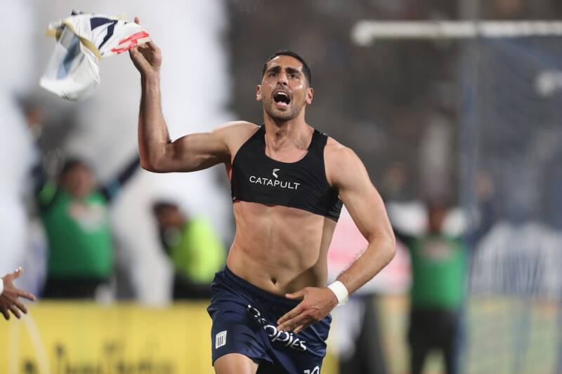 celebrando su gol en Alianza Lima.