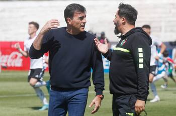 “Está dispuesto al llamado de Colo Colo para negociar como DT, está en Chile”