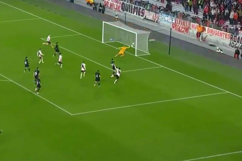 volvió a lucirse con un golazo con River Plate.