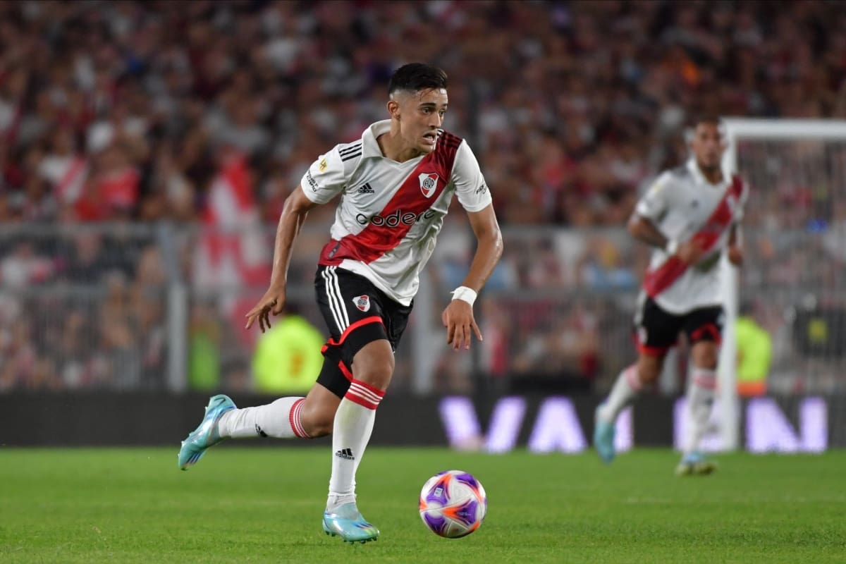El desempeño de Pablo Solari en River Plate vs Argentinos Juniors no dejó contentos a los hinchas de River Plate. (Foto: RiverPlate)