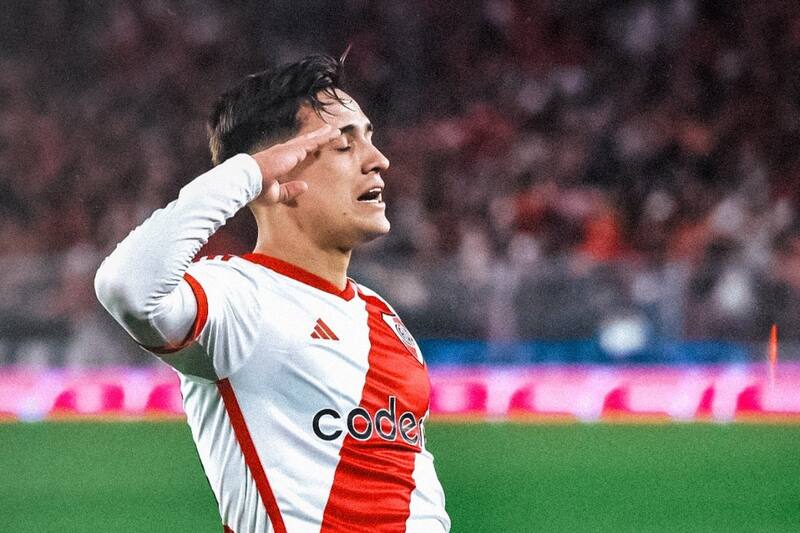 Pablo Solari con la camiseta de River Plate.