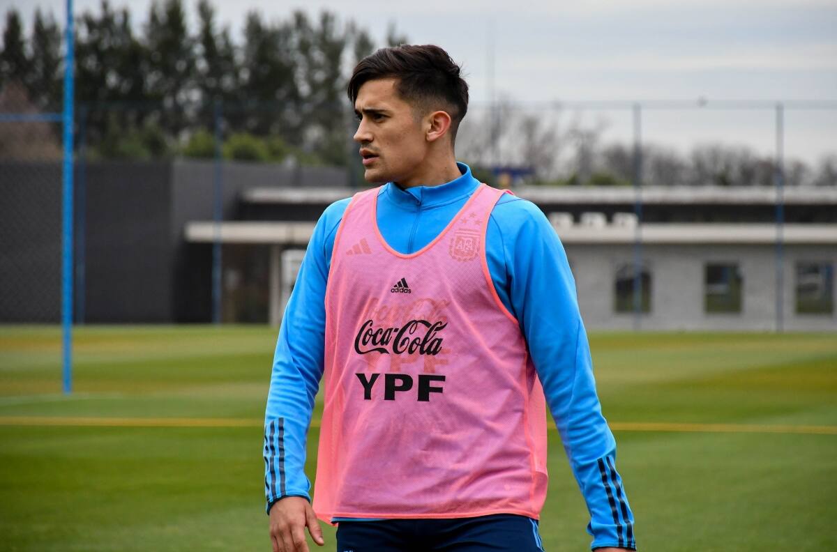 VIDEO | Pablo Solari se luce en práctica de Argentina sub-23 sacándose a dos compañeros “en una baldosa”