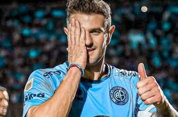 Pasó sin pena ni gloria por el fútbol chileno y ahora fue goleador de la Primera División Argentina