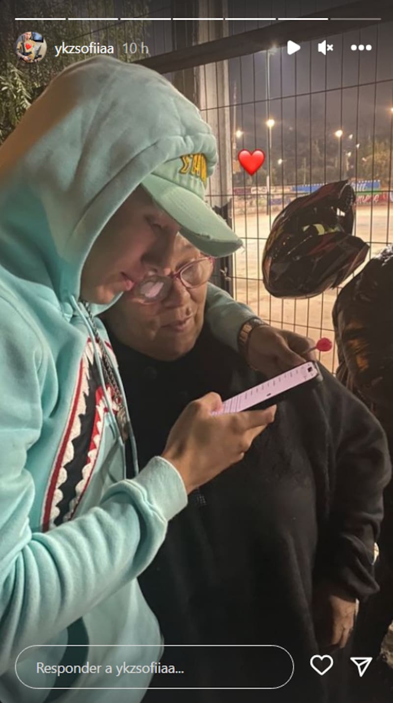 Pailita y madre de Galee Galee acudan al memorial del fallecido artista.