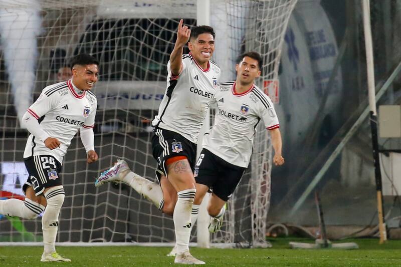 Palacios celebra su segundo gol en Colo Colo (Foto: Aton)