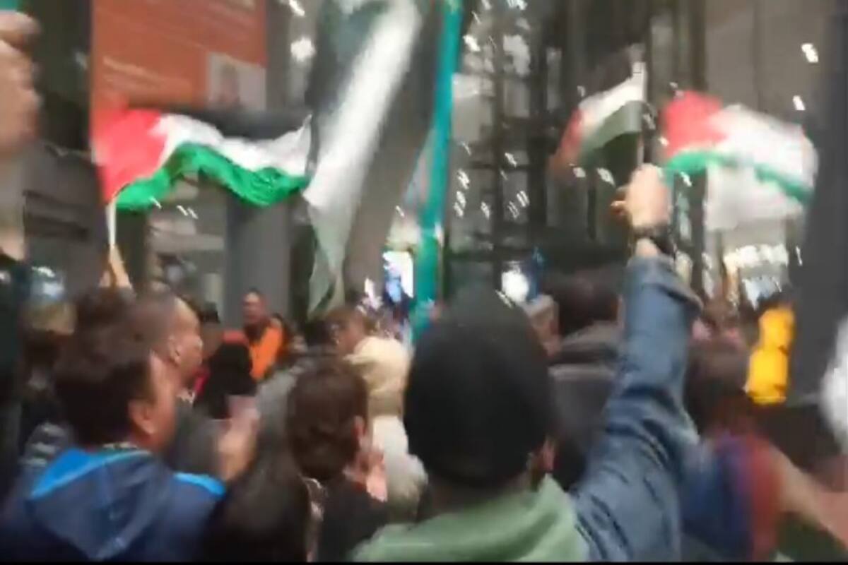 en su llegada al Aeropuerto El Dorado de Bogotá.