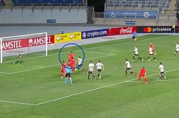 VIDEO | Era más difícil tirarla afuera: el increíble error que se vio después de un penal en el Palestino vs Nacional