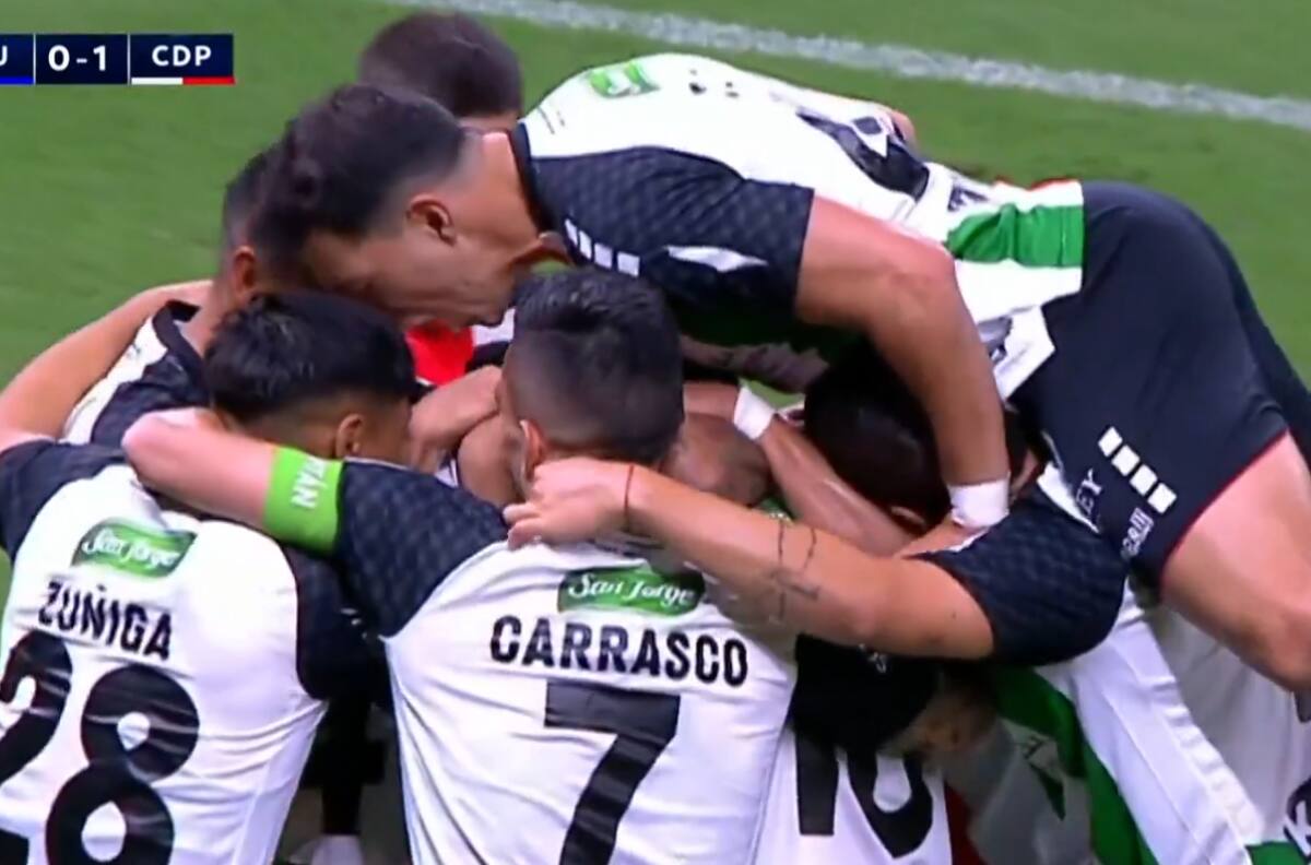 ¿Otra jornada histórica de Palestino? Ariel Martínez abrió la cuenta en Brasil con este cabezazo