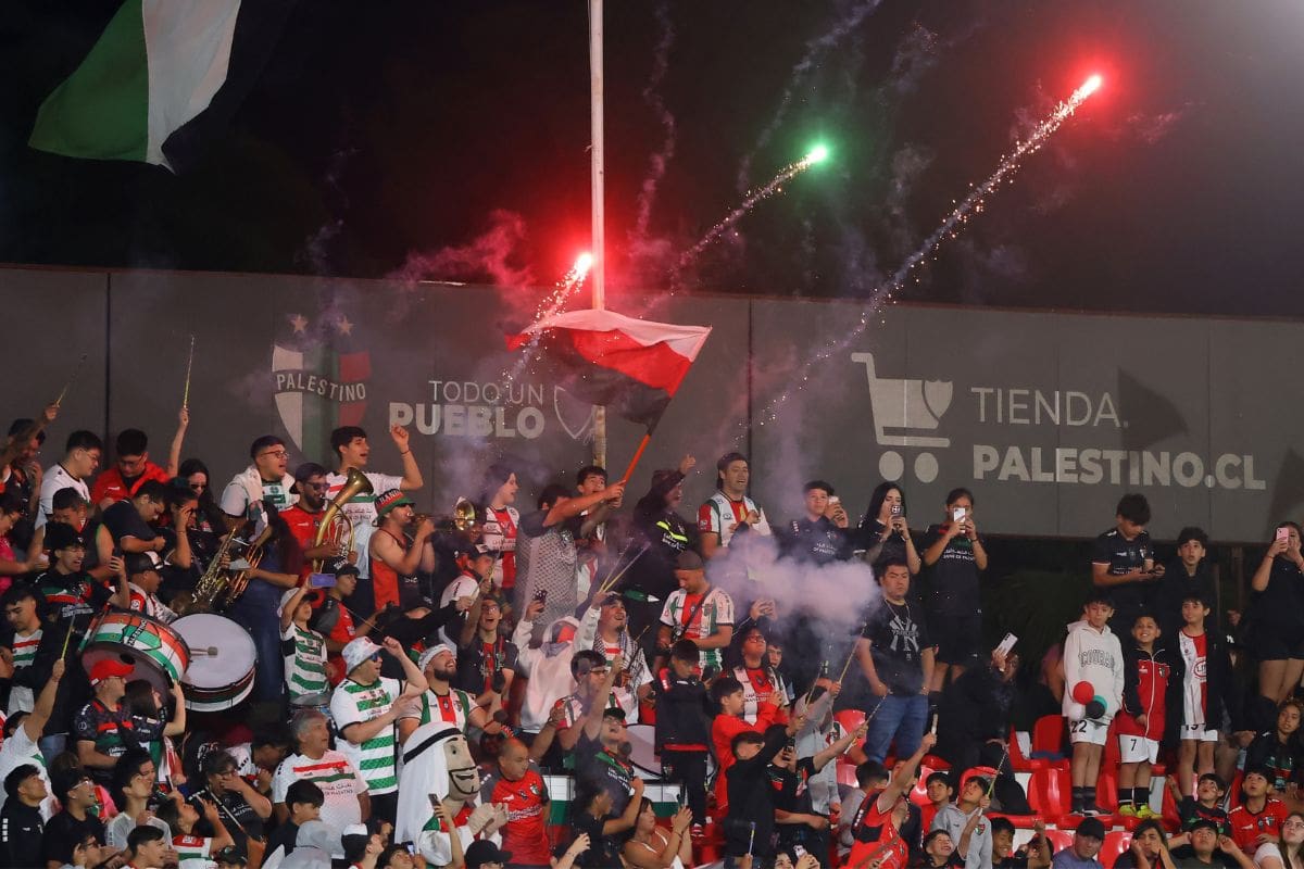 El Estadio Municipal de La Cisterna de noche: una realidad nueva que llega hoy a la Copa Sudamericana. Foto: Agencia Aton.