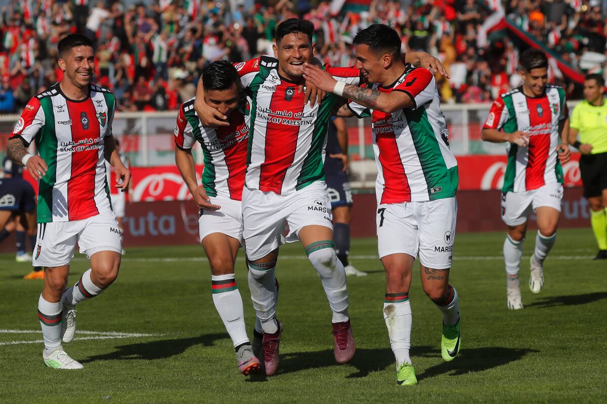 Los Baisanos golearon a Universidad Católica con gran actuación de un canterano de Colo Colo. (Foto: Agencia Aton)