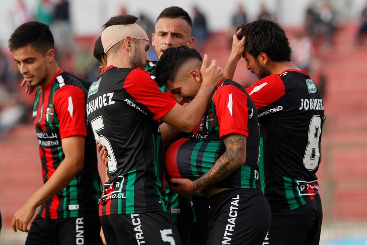 Futbol, Palestino vs Cobresal
Septima fecha, campeonato Nacional 2019
El jugador de Palestino Brayan Vejar celebra su gol contra Cobresal durante el partido de primera division realizado en el estadio Municipal de La Cisterna en Santiago, Chile.
17/05/2019
Dragomir Yankovic/Photosport
Football, Palestino vs Cobresal
7th date, 2019 National Championship
Palestino's player Brayan Vejar, celebrates after scoring against Cobresal during the first division football match held at the Municipal de La Cisterna stadium in Santiago, Chile.
17/05/2019
Dragomir Yankovic/Photosport