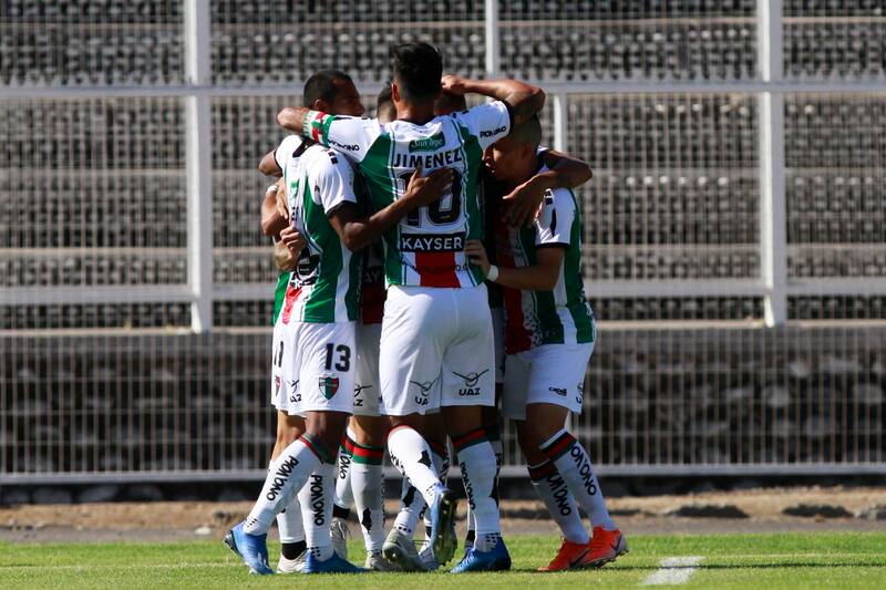 Futbol, Palestino vs Huachipato
Segunda fecha, campeonato Nacional 2020
El jugador de Palestino Leandro Benegas celebra su gol contra Huachipato durante el partido por el ascenso en el estadio municipal La Cisterna.
Santiago, Chile.
1/2/2020
Jonnathan Oyarzun/Photosport
Football, Palestino vs Huachipato
2nd date, National Championship 2020
Palestino's player Leandro Benegas celebrates his goal against Huachipato during ascent Championship at the La Cisterna stadium.
Santiago, Chile.
1/2/2020
Jonnathan Oyarzun/Photosport