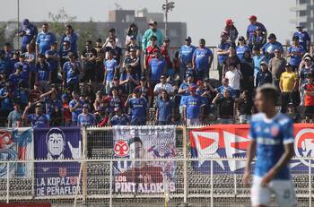 Hinchas de la U vuelven a sufrir: partido ante Palestino sería sin público visitante