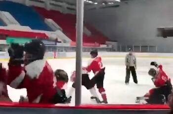 La brutal pelea que se registró en un partido de hockey entre Hong Kong y China