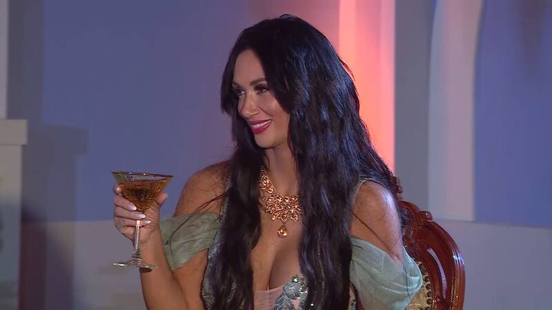 Pamela Díaz se enfrentó a Oriana Marzoli en su arribo a "Ganar o Servir". Créditos: Canal 13