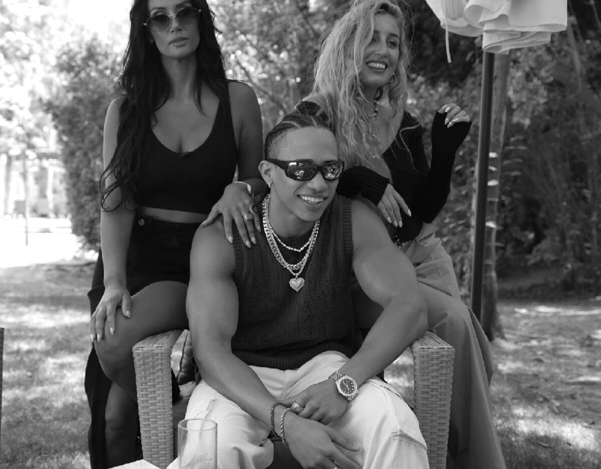 Pamela Díaz, Uriel Romero y Daniela Castro en los primeros segundos del programa "Sin Editar".