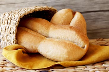 Conserva tu pan fresco y crujiente en el verano con este simple truco