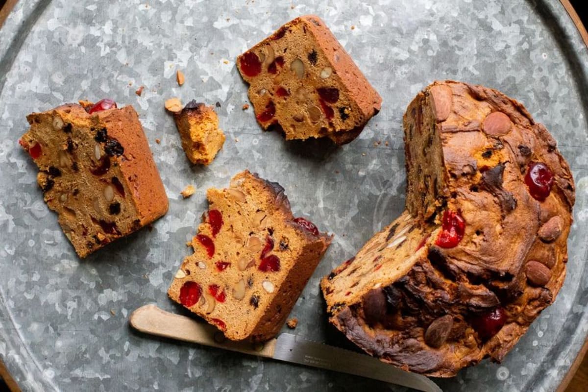 Llegó la hora de cocinar este rico pan con frutos secos y/o bfrutas confitadas.