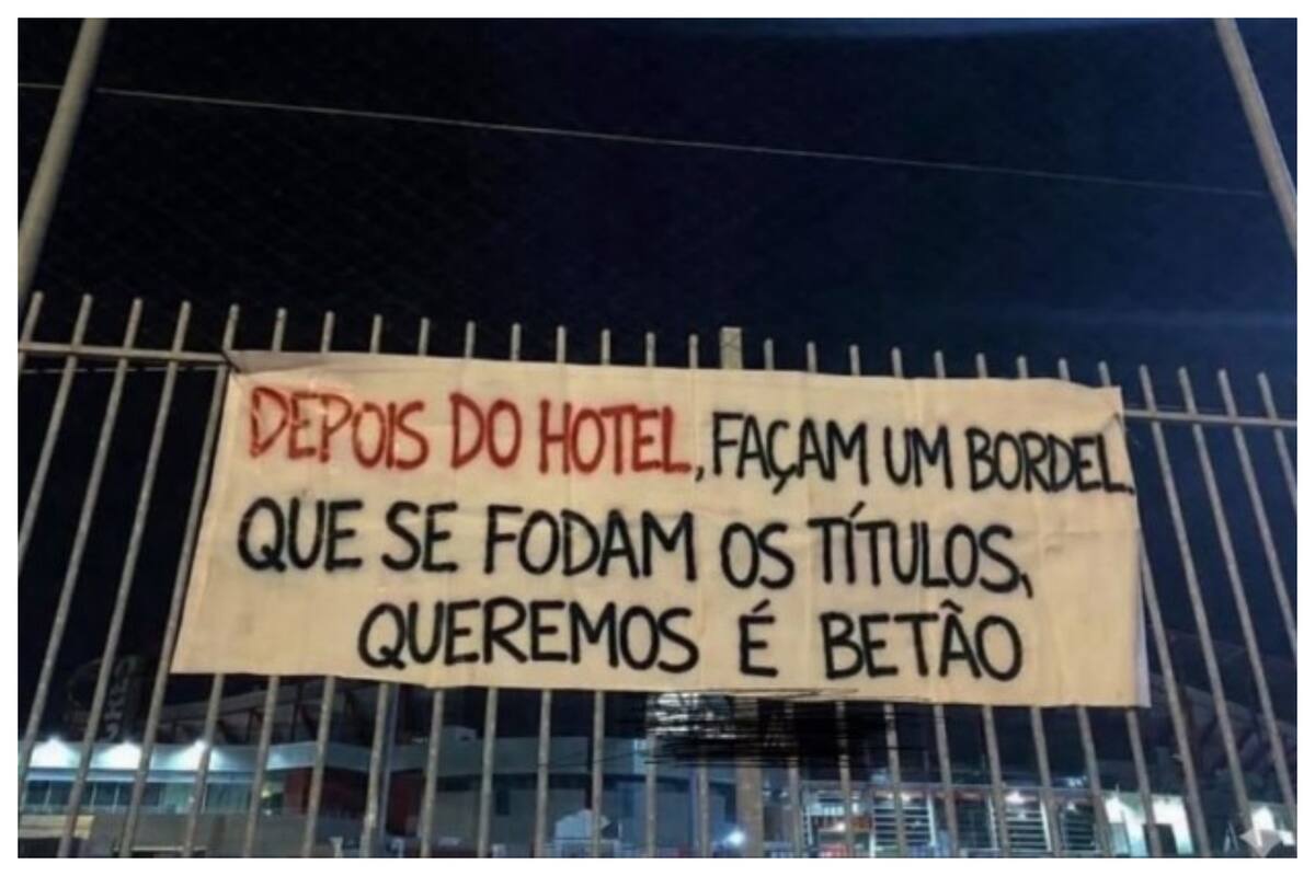 "Después del hotel, hagan un burdel. Que se jodan los títulos, lo que queremos es hormigón", se lee en la imagen.