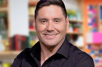 “Un hito para la visibilidad LGBTIQ+”: Movilh destaca la animación de Pancho Saavedra en el Festival de Viña 2024