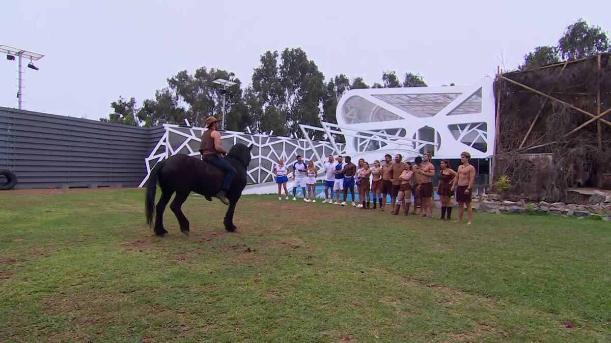El deportista llega a Mundos Opuestos.