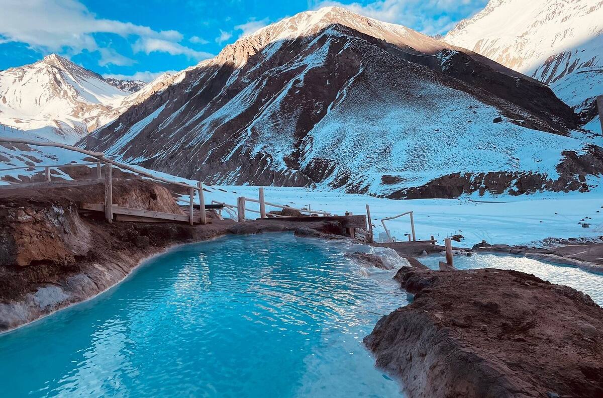 Estas increíbles termas están a solo dos horas de Santiago: Conoce cómo llegar y sus precios