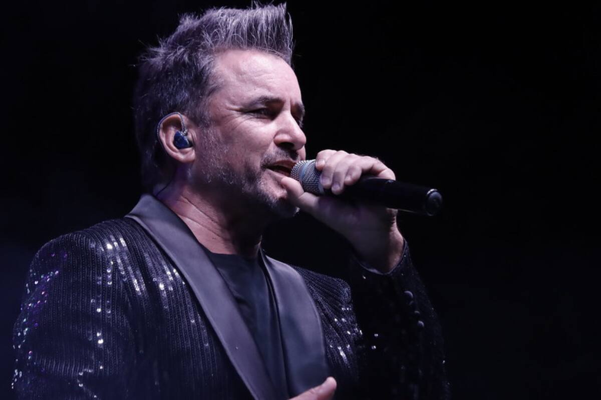 El cantante Douglas celebra 25 años de carrera.