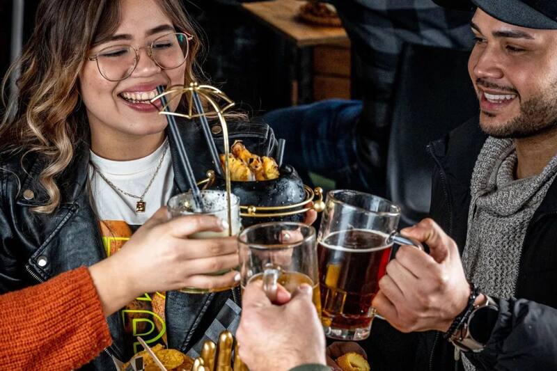 Este es el mejor After Office ubicado en el centro de Santiago.
Créditos: Ay Mi Madre.