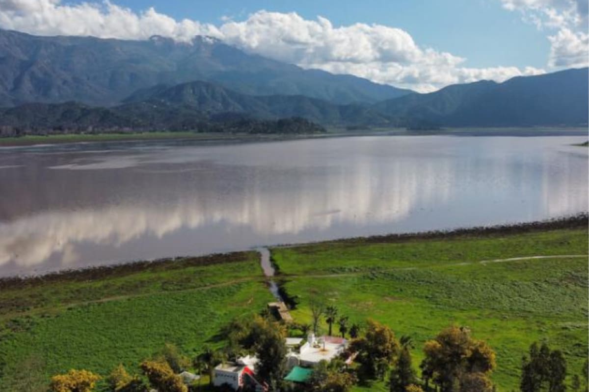 Visitar Laguna Aculeo es una excelente opción para ir en marzo.