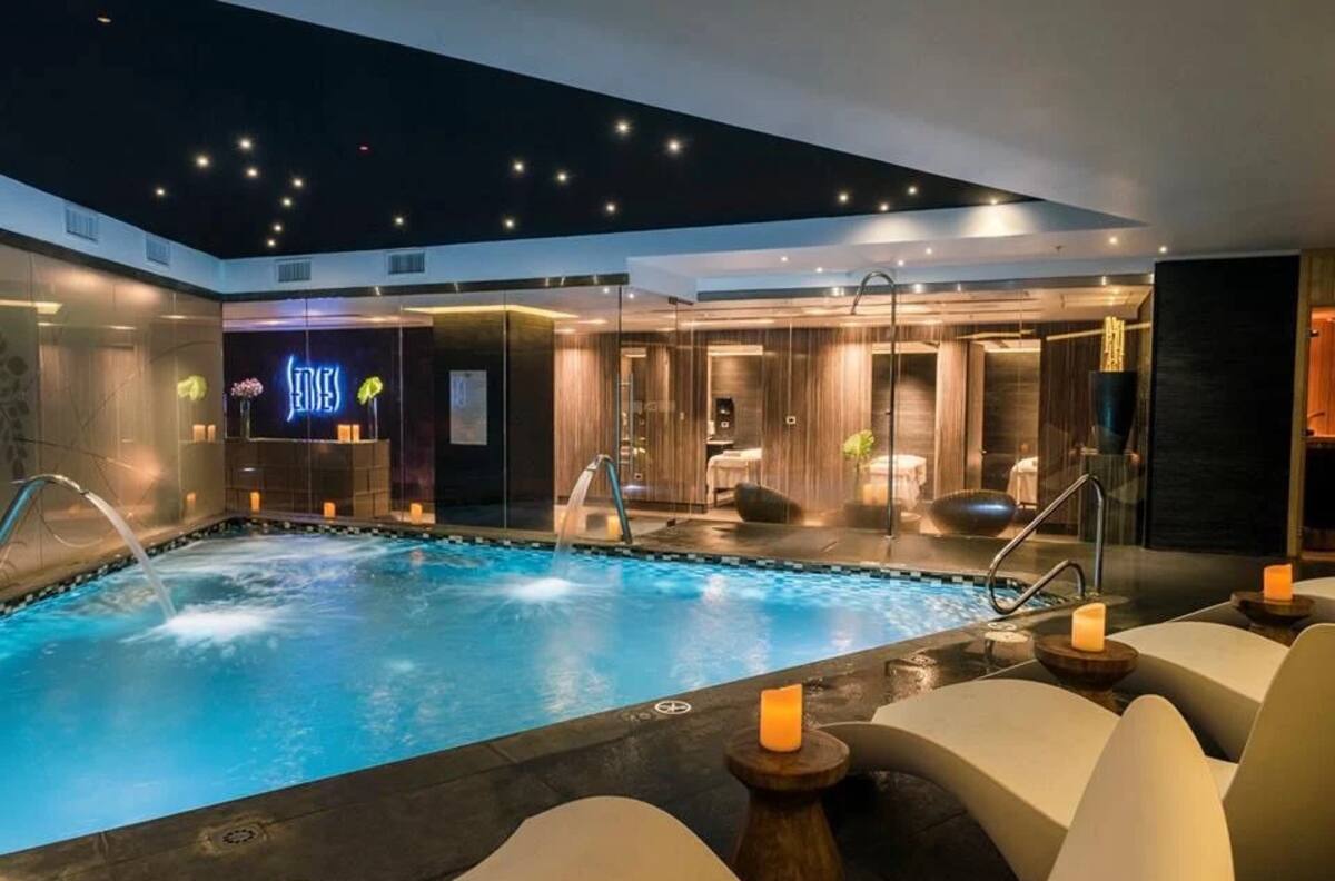Este spa ofrece masajes y piscina temperada: el panorama perfecto para desconectarse sin salir de la Región Metropolitana