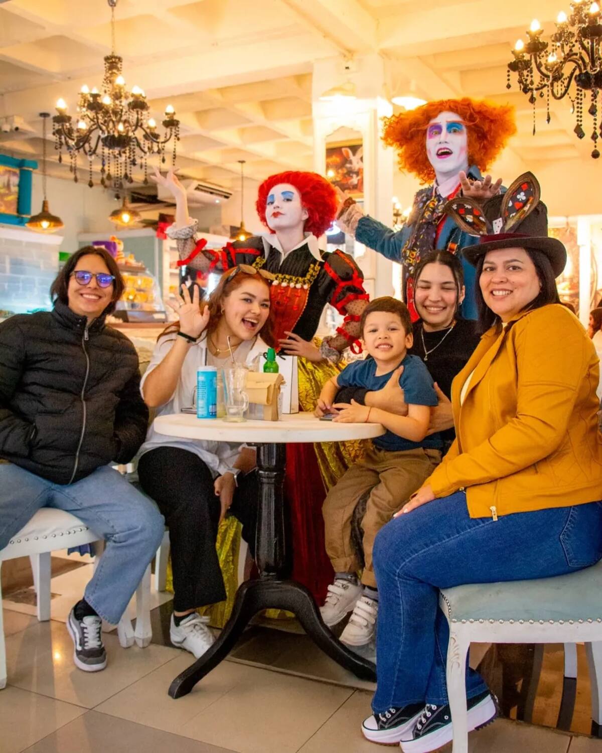 La Hora del Té es una de las cafeterías temáticas más interesantes de Santiago. Foto: Instagram.