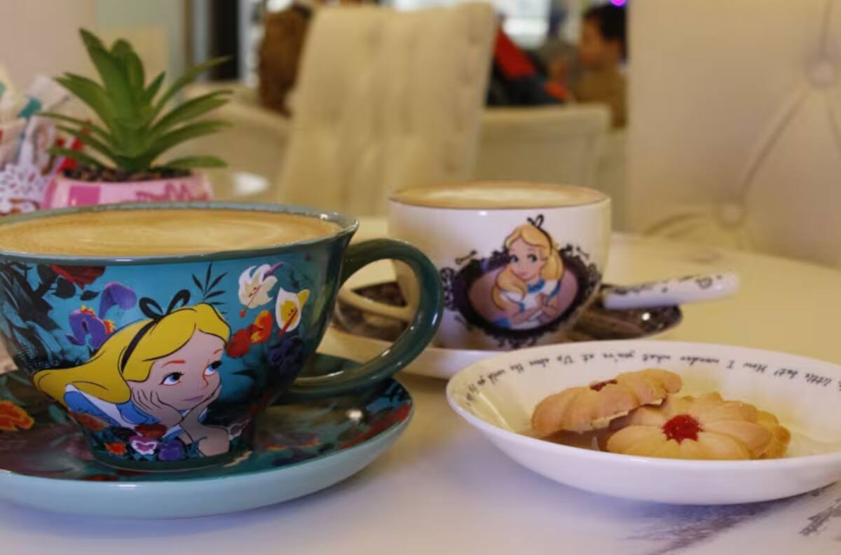 La cafetería temática de Santiago que parece sacada de otro mundo y está inspirada en una película de Disney