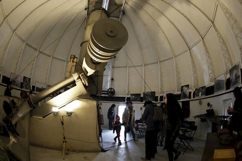 El observatorio está ubicado en el Cerro San Cristobal.