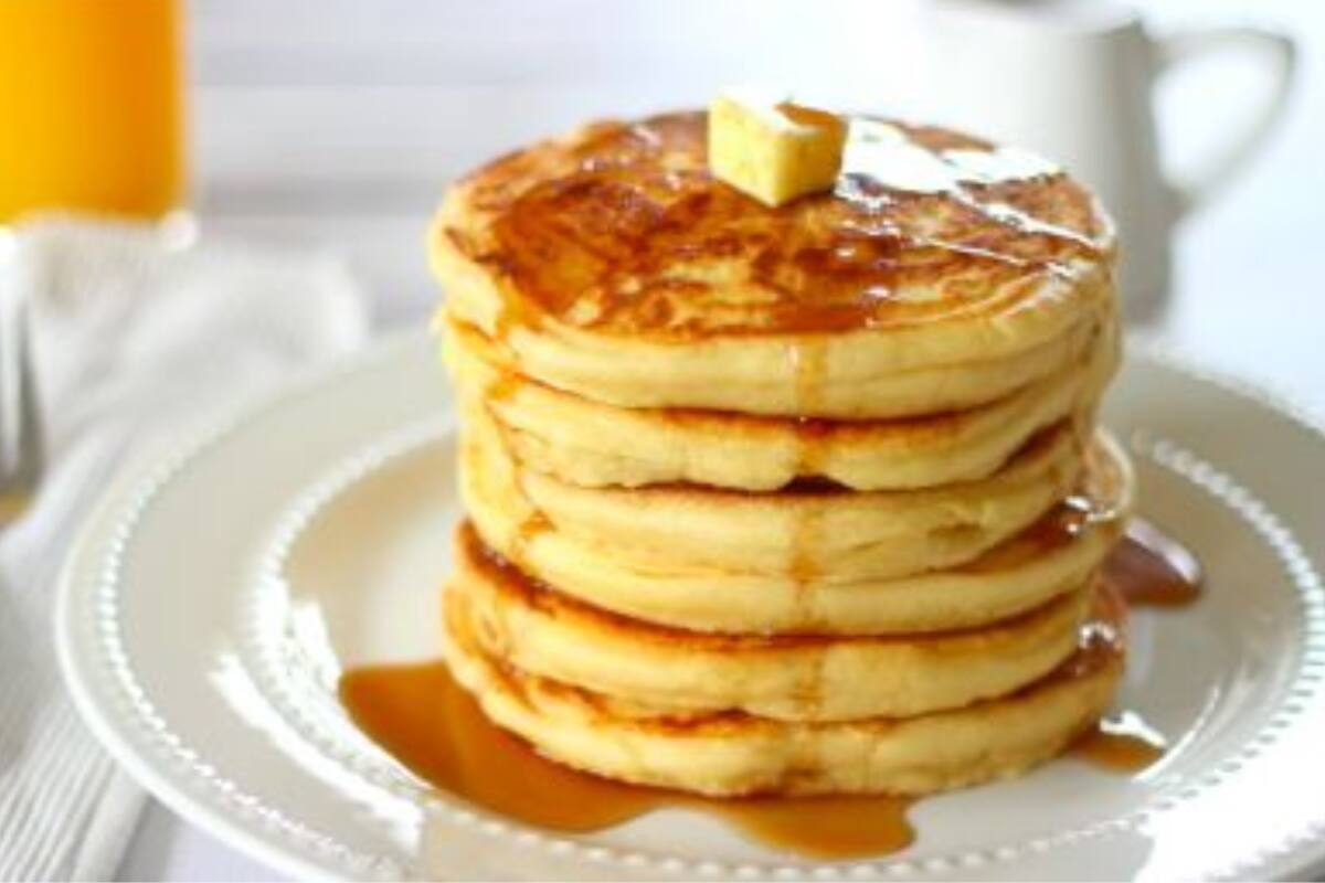 Solo necesitarás algunos ingredientes para cocinar estos ricos pancakes o hot cakes.