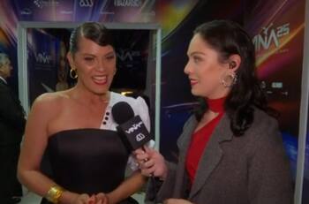 Redes sociales critican a Paola Volpato por su rol como coanimadora en la competencia folclórica en el Festival de Viña 2025