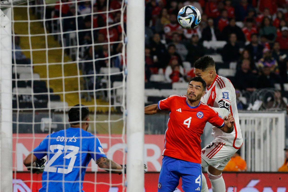 en acción en su último enfrentamiento con La Roja. depredador le marcó cinco tantos a la Selección Chilena. Foto: Agencia Aton.