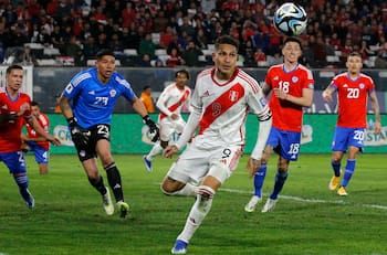 FOTO | ¿Lo habrá convencido para el 2024? Figura de Colo Colo recibió especial regalo de Paolo Guerrero