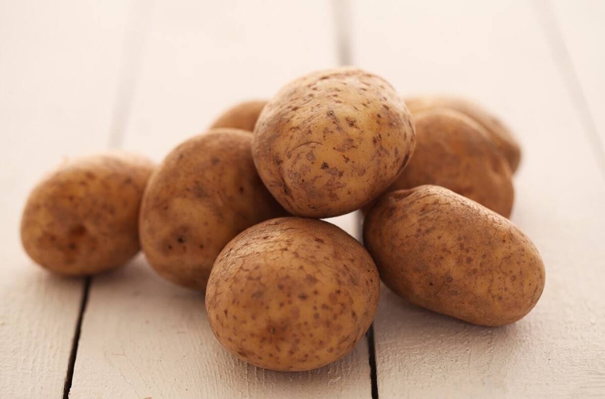 ¡Nunca en el refrigerador! Así tienes que guardar tus papas para que duren más tiempo