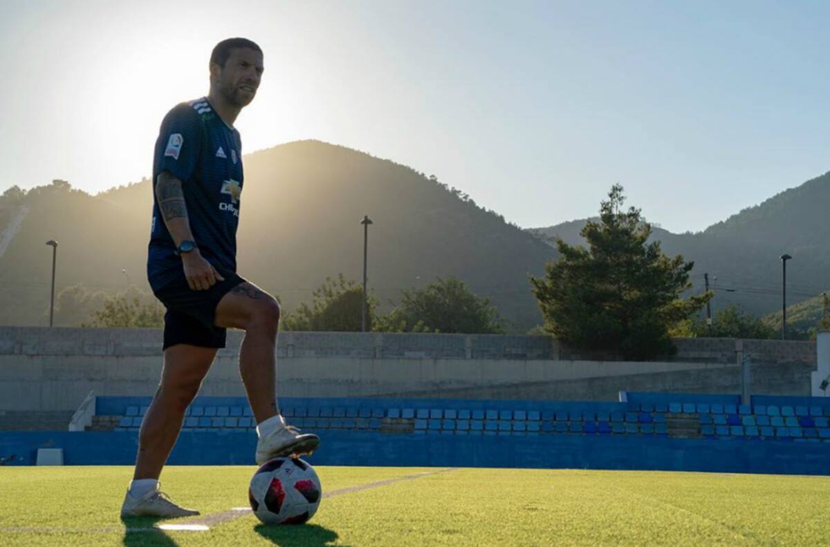 'Papu' Gómez se luce entrenando con camiseta de Universidad de Chile