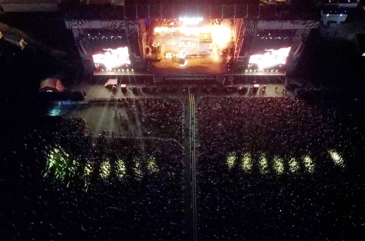 Así será el plan especial de transporte con Metro de Santiago y Red Movilidad para Lollapalooza Chile 2025